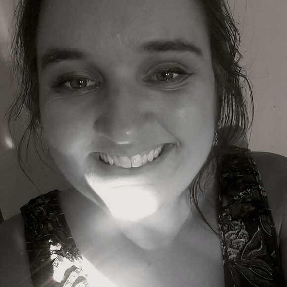 Meet your Posher, Melissa - Picture 1 of 1